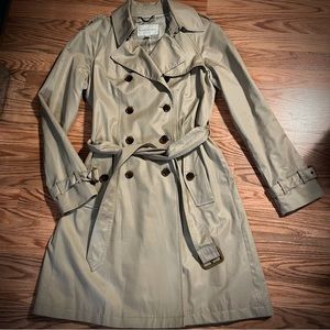 Banana Republic Double Breasted Khaki Trench Coat. Beautifully versatile. Sz:M